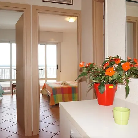 Fancy 3-room In Lignano By The By Beahost 公寓