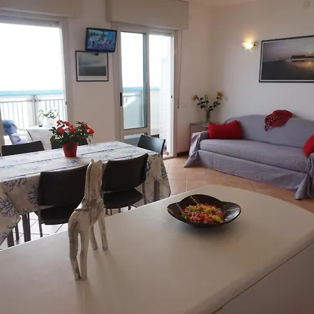 Fancy 3-room In Lignano By The By Beahost 公寓