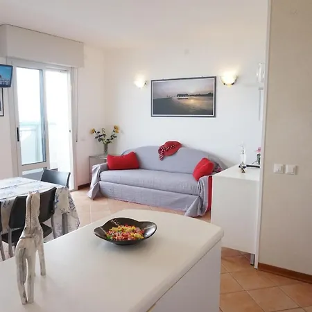 Fancy 3-room In Lignano By The By Beahost Apartmán