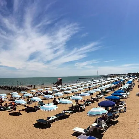 Fancy 3-room In Lignano By The By Beahost 아파트